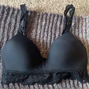 Very soft bra, Lace bottom, and lace straps